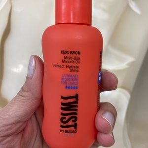 Twist hair oil, conditioner, macadamia mask and body wash/scrub lot